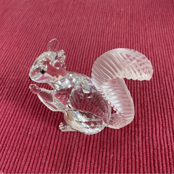Swarovski Crystal 7400 097 001 SCS 10th Anniversary Squirrel Frosted Tail - Picture 3 of 9